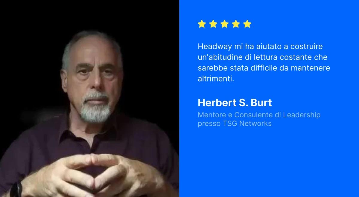 Herbert S Burt, mentore e consulente di leadership presso TSG Networks, con le mani giunte su uno sfondo scuro, accanto alla sua recensione a cinque stelle dell'app Headway su sfondo blu