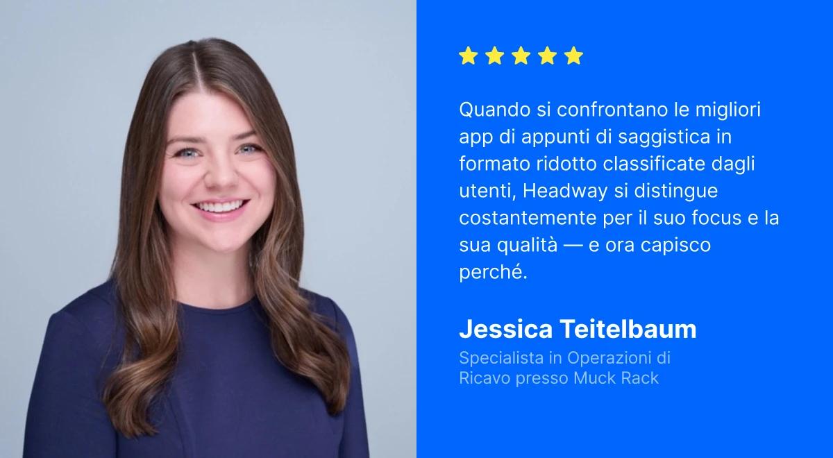 Jessica Teitelbaum, specialista delle operazioni di fatturato presso Muck Rack, sorride in una foto professionale accanto alla sua recensione a cinque stelle dell'app Headway su sfondo blu