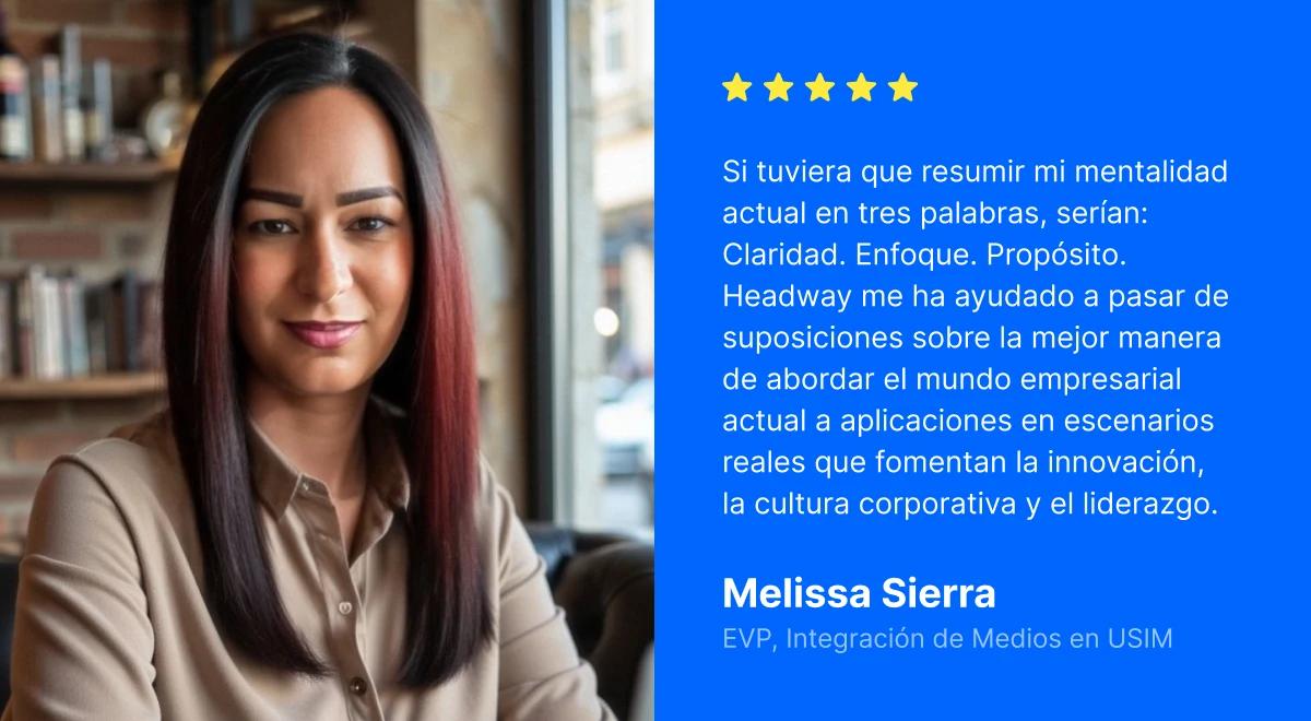 Melissa Sierra, vicepresidenta ejecutiva de Media Integration USIM, comparte una reseña de 5 estrellas de la aplicación Headway sobre claridad, enfoque y crecimiento del liderazgo, fotografiada en un_
