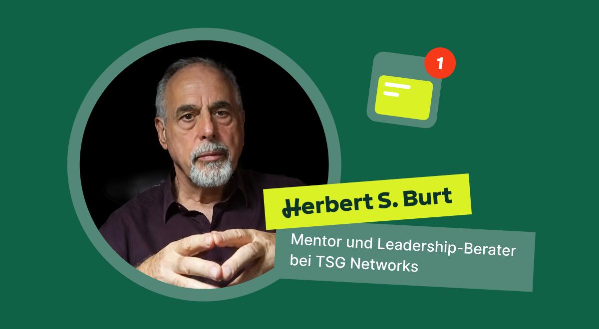 Herbert S Burt, Mentor und Leadership-Berater bei TSG Networks, im Porträt mit grauem Bart auf grünem Hintergrund mit Notiz-Symbol im Headway-Testbericht