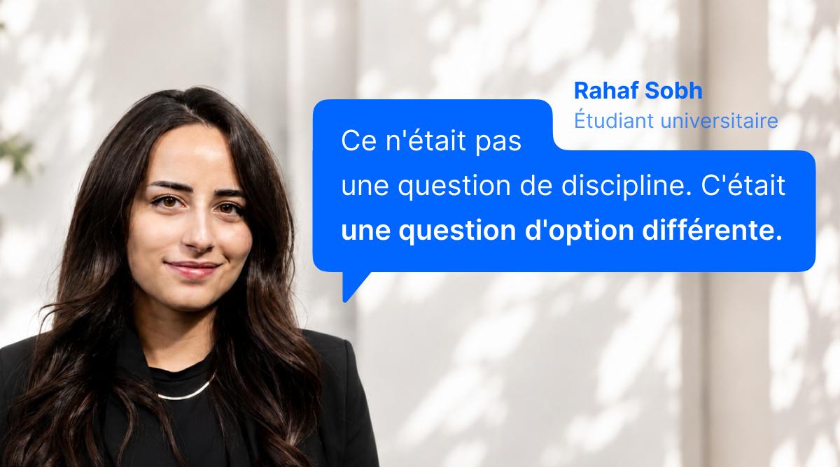Rahaf Sobh, étudiante universitaire souriante en veste noire, partage son témoignage sur le microapprentissage dans une