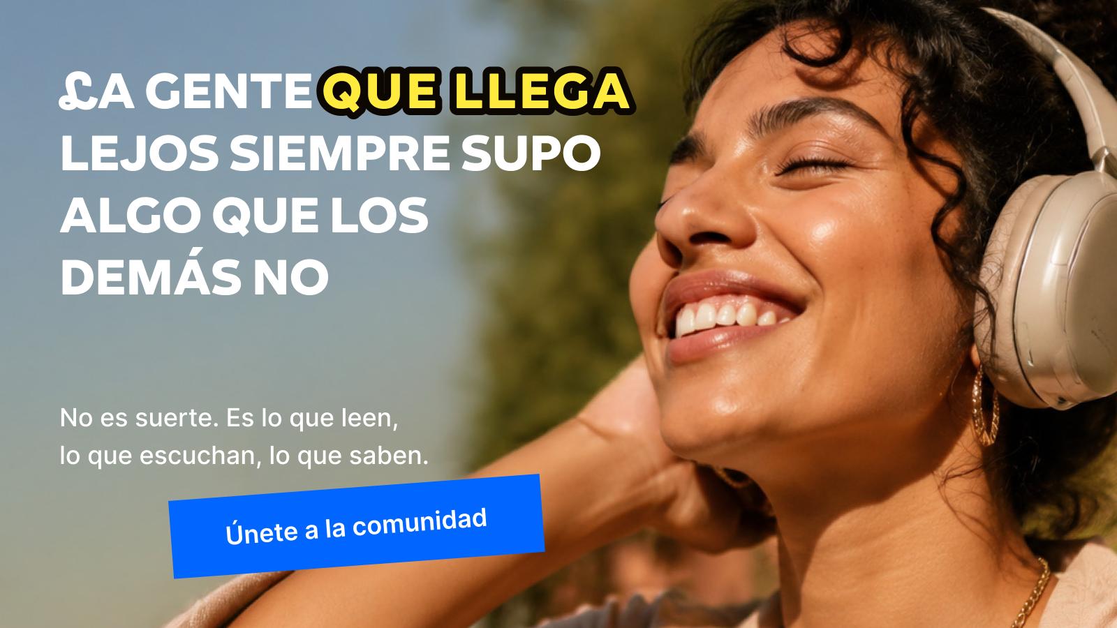 Mujer sonriente con auriculares blancos disfrutando al aire libre, con fondo verde difuminado, promoviendo la app Headway
