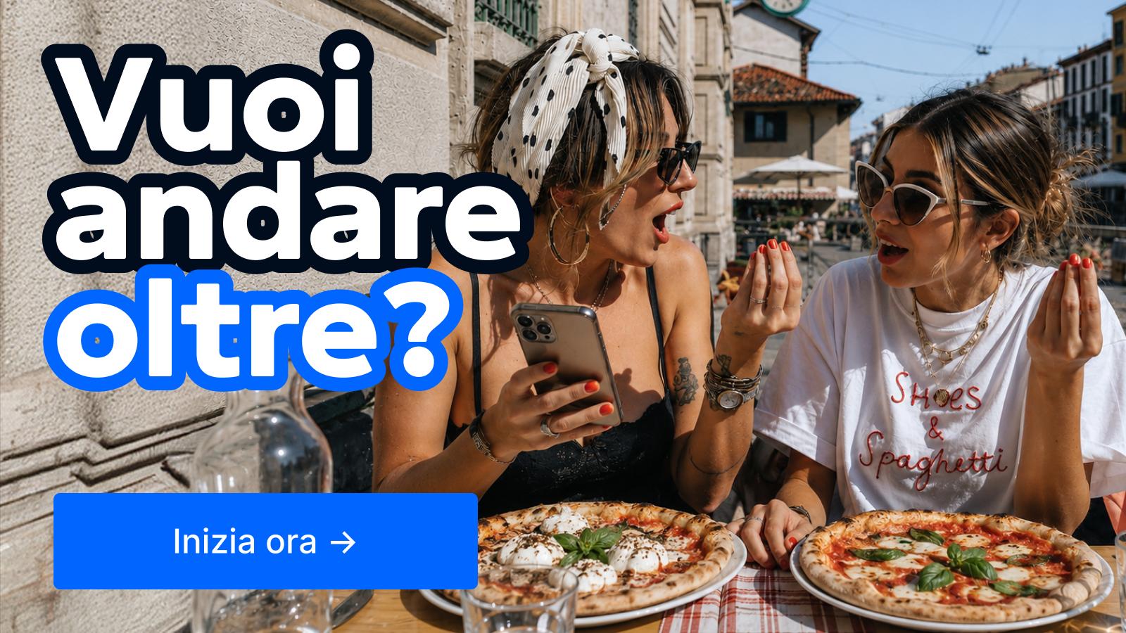 Due amiche con occhiali da sole sedute a un tavolo all'aperto con due pizze, una guarda lo smartphone sorpresa, promuovendo il microapprendimento per il miglioramento personale con l'App Headway