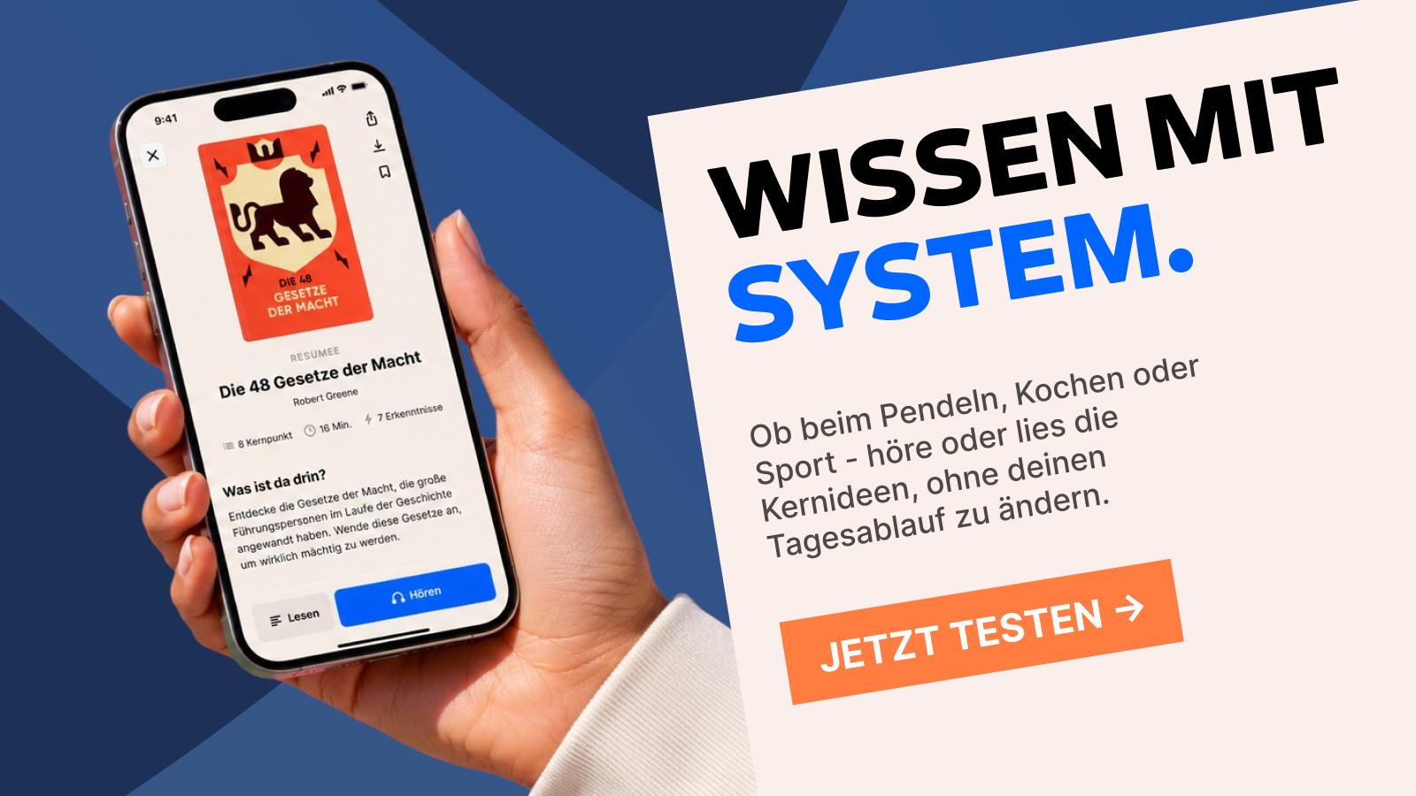 Hand hält Smartphone mit der Headway App und dem Buch Die 48 Gesetze der Macht neben dem Slogan Wissen mit System auf blauem Hintergrund