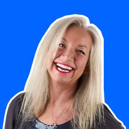Jennifer Roblin: professional looking woman smiling on camera