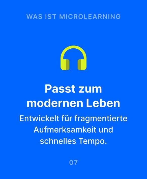 Was ist Mikrolernen erklärt anhand gelber Kopfhörer auf blauem Hintergrund, passend zum modernen Leben mit fragmentierte